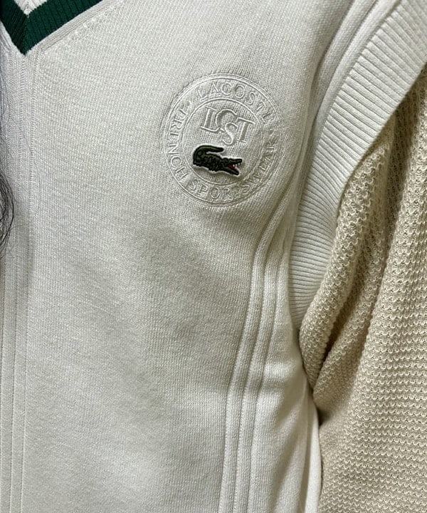 鎌田 悠次郎さんの「BEAMS WOMEN｜【別注】LACOSTE / チルデン ニット ベスト」を使ったコーディネート