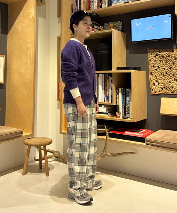 吉野 多恵さんの「BEAMS WOMEN｜ボーイ ワーク チェック パンツ」を使ったコーディネート