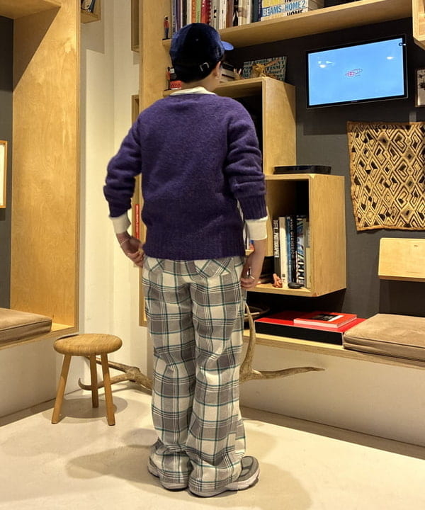 吉野 多恵さんの「BEAMS WOMEN｜ボーイ ワーク チェック パンツ」を使ったコーディネート