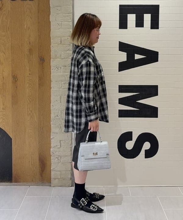 大石彩可さんの「BEAMS WOMEN｜ネル チェック スリット ビッグ シャツ」を使ったコーディネート