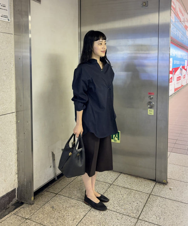 野村 美紅さんの「BEAMS WOMEN｜VIOLAd&rsquo;ORO / TRERO 縦型 クロア ショルダーバッグ M」を使ったコーディネート