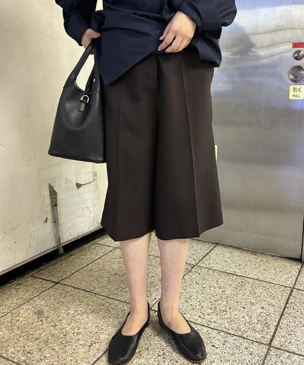 野村 美紅さんの「BEAMS WOMEN｜VIOLAd&rsquo;ORO / TRERO 縦型 クロア ショルダーバッグ M」を使ったコーディネート