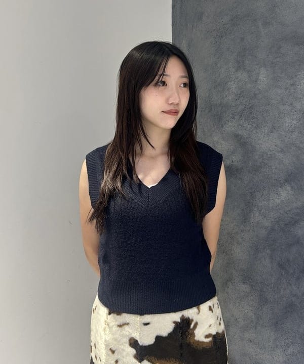 ハルカさんの「BEAMS WOMEN｜Vネック ベスト」を使ったコーディネート