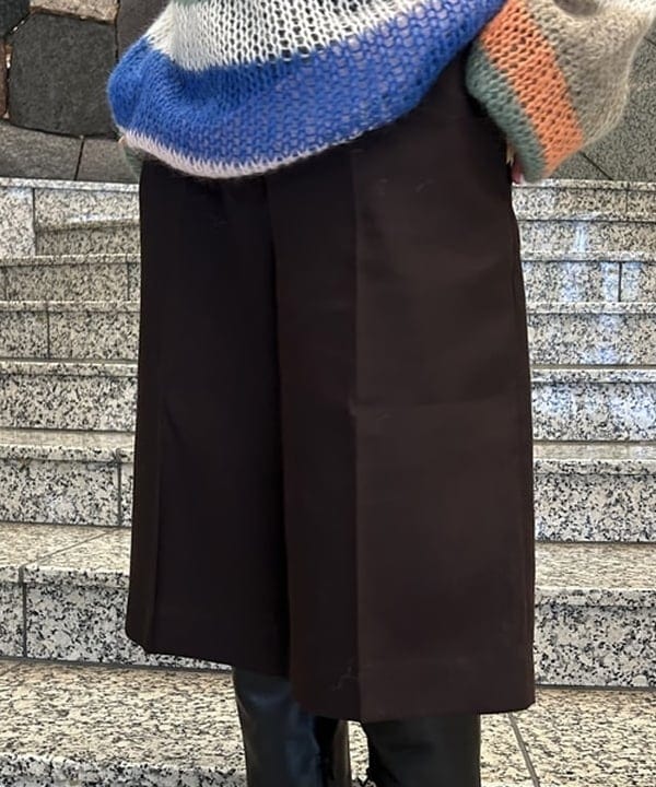 佐藤 亜美さんの「BEAMS WOMEN｜クリース オーバー ショートパンツ」を使ったコーディネート