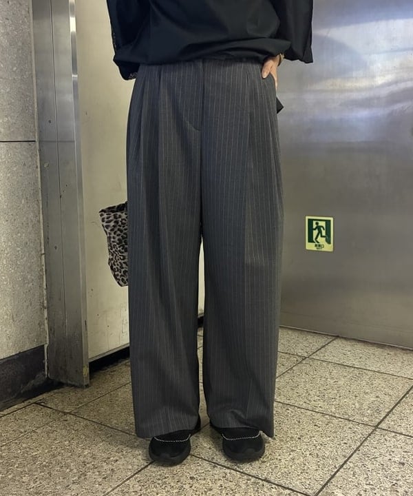 中平 あみさんの「BEAMS WOMEN｜レーススリーブ ギャザーブラウス」を使ったコーディネート