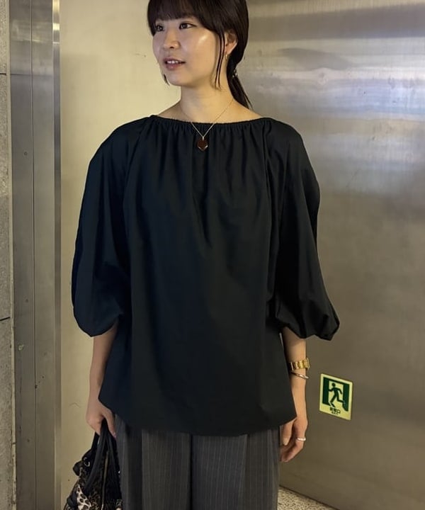 中平 あみさんの「BEAMS WOMEN｜レーススリーブ ギャザーブラウス」を使ったコーディネート