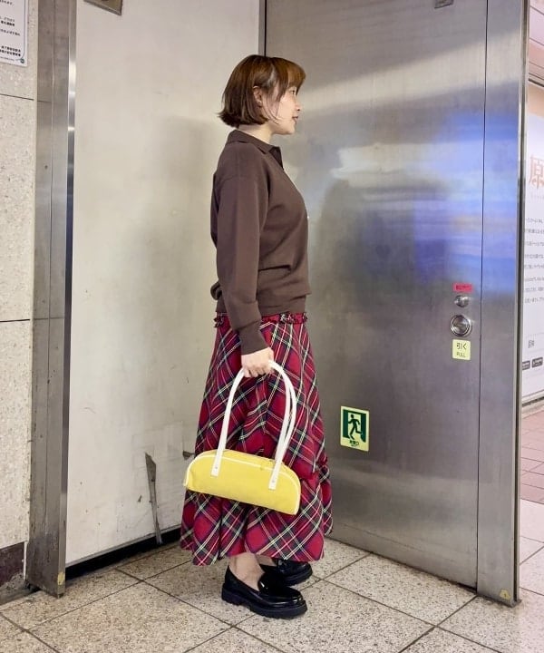 葛岡 七海さんの「BEAMS WOMEN｜14ゲージ スムース ポロ ニット」を使ったコーディネート