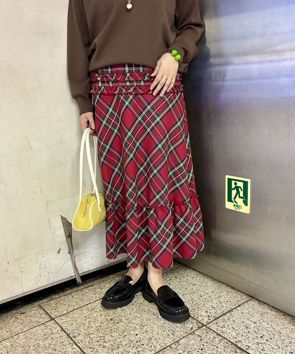 葛岡 七海さんの「BEAMS WOMEN｜14ゲージ スムース ポロ ニット」を使ったコーディネート