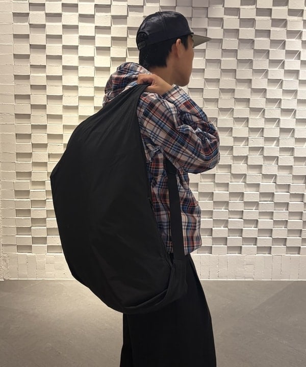 木島 昂己さんの「BEAMS WOMEN｜5Panel Cap Crinkle Nylon Satin」を使ったコーディネート