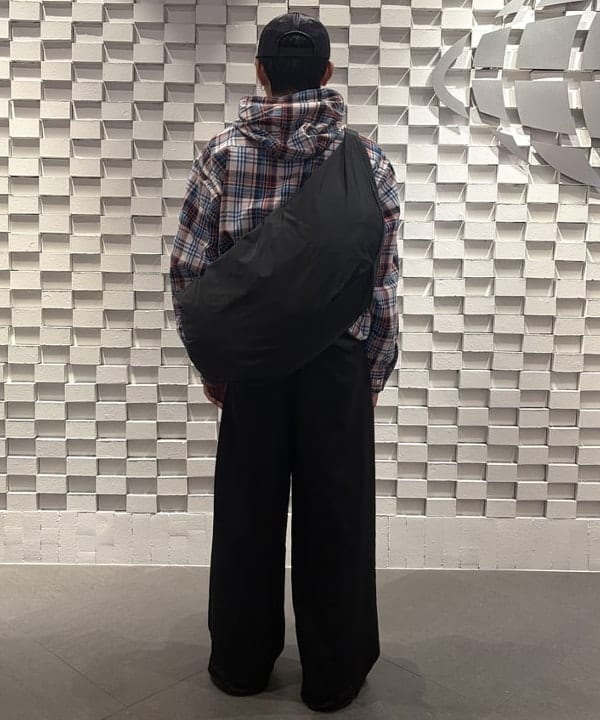 木島 昂己さんの「BEAMS WOMEN｜5Panel Cap Crinkle Nylon Satin」を使ったコーディネート