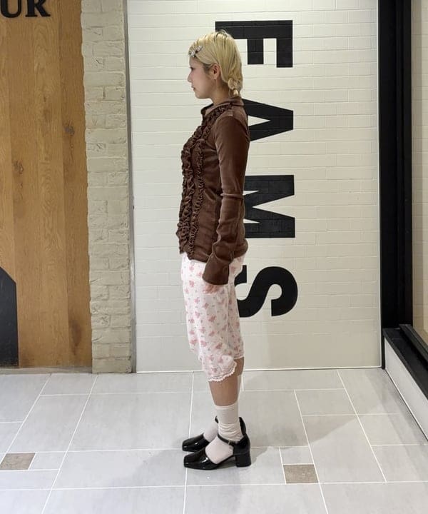 アンさんの「BEAMS WOMEN｜フロッキー チュール フリル シャツ」を使ったコーディネート