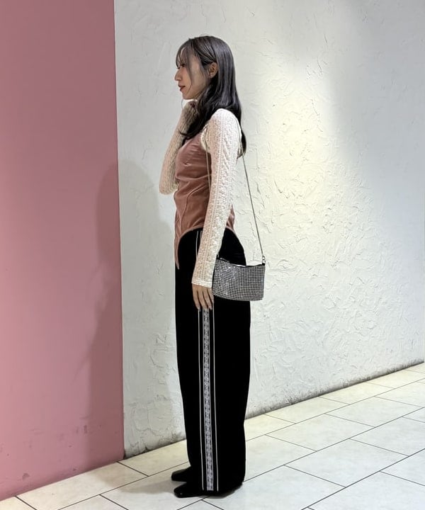 湯谷 あすかさんの「BEAMS WOMEN｜ベロア ボディスーツ キャミソール」を使ったコーディネート