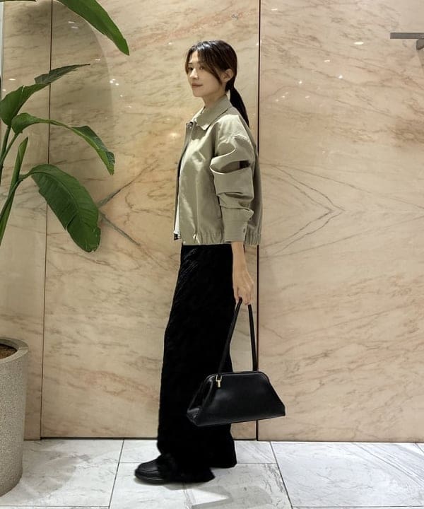 茂野 真楓さんの「BEAMS WOMEN｜撥水 ショート ブルゾン」を使ったコーディネート