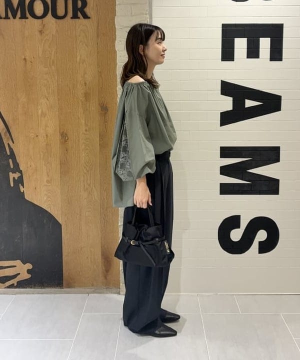 ヒライさんの「BEAMS WOMEN｜レーススリーブ ギャザーブラウス」を使ったコーディネート