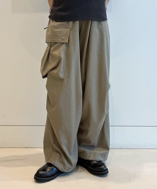ミナミマリコさんの「BEAMS WOMEN｜maturely / リネン ウール ミリタリー パンツ」を使ったコーディネート