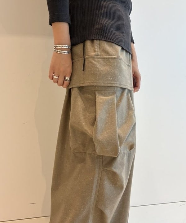 ミナミマリコさんの「BEAMS WOMEN｜maturely / リネン ウール ミリタリー パンツ」を使ったコーディネート