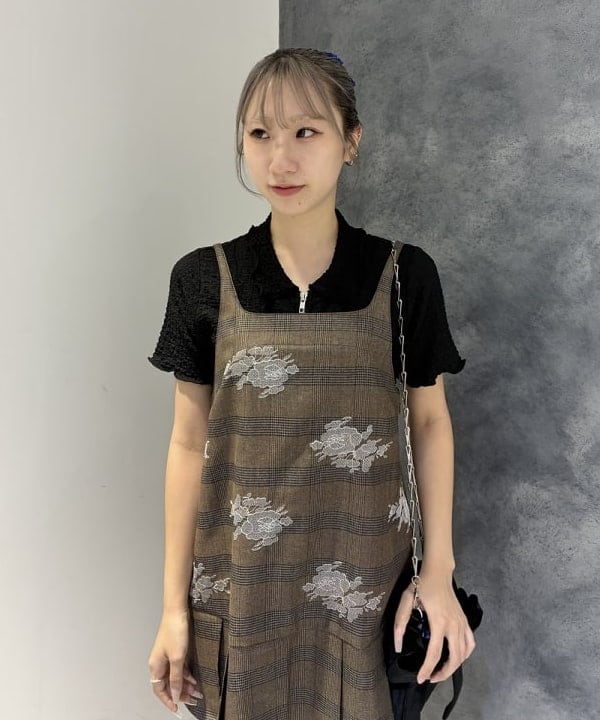 湯谷 あすかさんの「BEAMS WOMEN｜チェック 刺繍 ミニ ワンピース」を使ったコーディネート