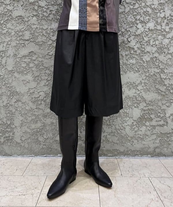 ササキさんの「BEAMS WOMEN｜フェイクレザー バミューダ パンツ」を使ったコーディネート