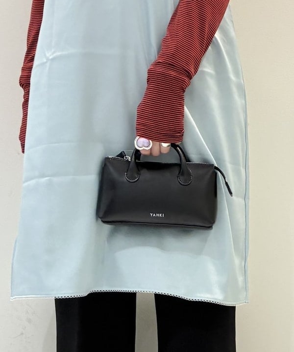 りかちょび/岸本梨佳さんの「BEAMS WOMEN｜YAHKI / CROSSBODY BAG」を使ったコーディネート