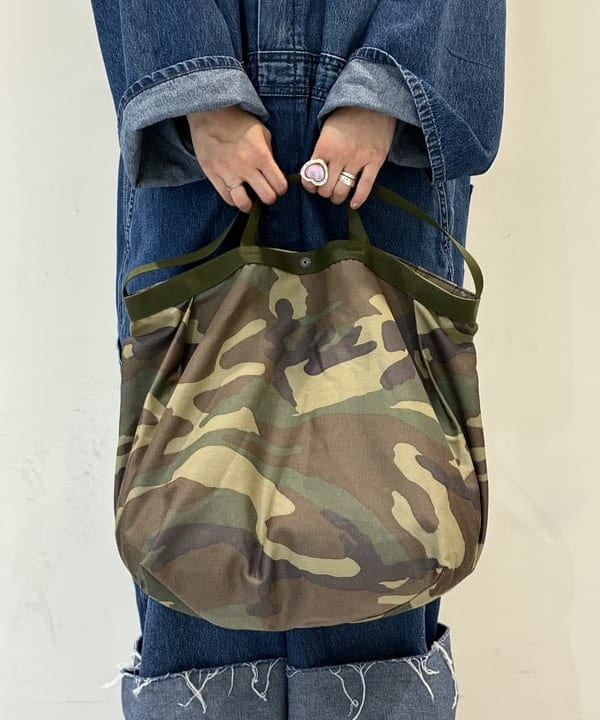 りかちょび/岸本梨佳さんの「BEAMS WOMEN｜BAG&rsquo;n&rsquo;NOUN / SHOPPING 'M' CAMO」を使ったコーディネート