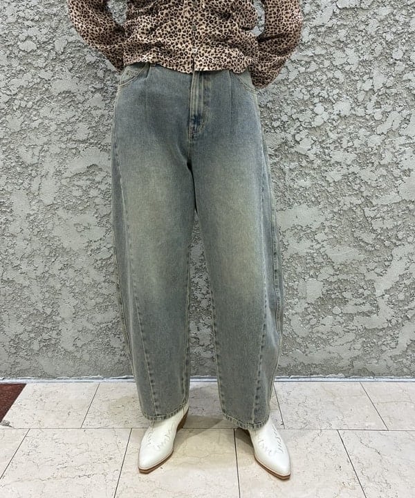 マツモト アカネさんの「BEAMS WOMEN｜プリント シャーリング シャツ」を使ったコーディネート