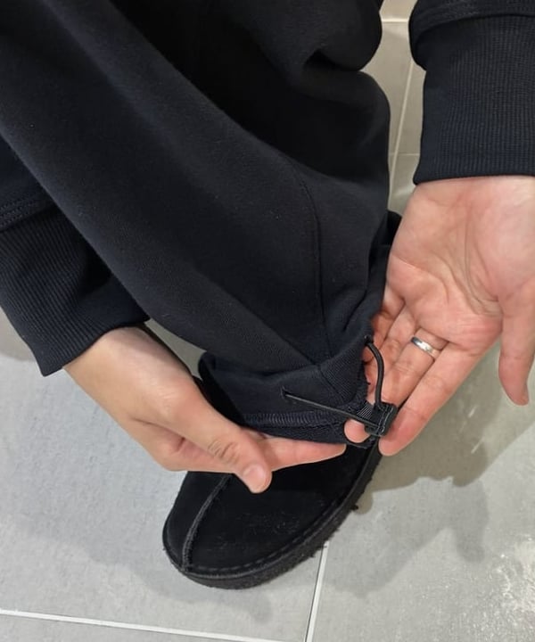 津藤 理佐子さんの「BEAMS WOMEN｜【別注】Gramicci / ワイド スウェットパンツ」を使ったコーディネート