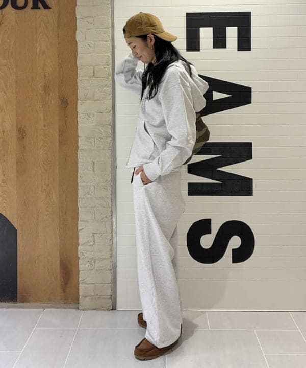 津藤 理佐子さんの「BEAMS WOMEN｜【別注】Gramicci / フルジップ パーカー」を使ったコーディネート