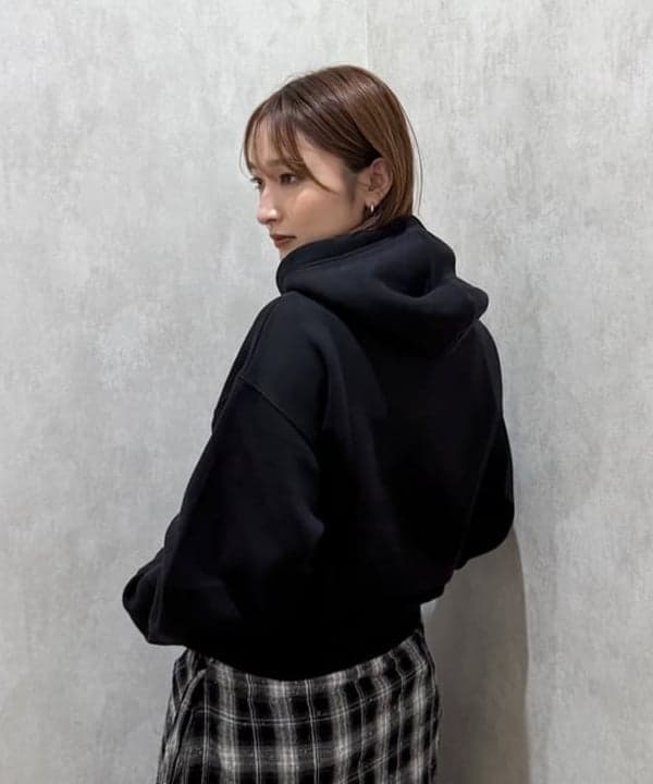 松本 佳菜子さんの「BEAMS WOMEN｜ネル チェック スリット ビッグ シャツ」を使ったコーディネート