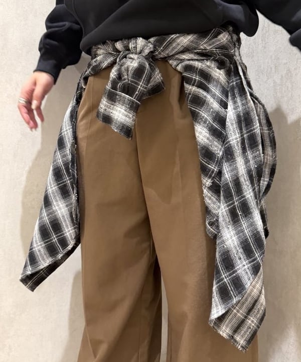 松本 佳菜子さんの「BEAMS WOMEN｜ネル チェック スリット ビッグ シャツ」を使ったコーディネート