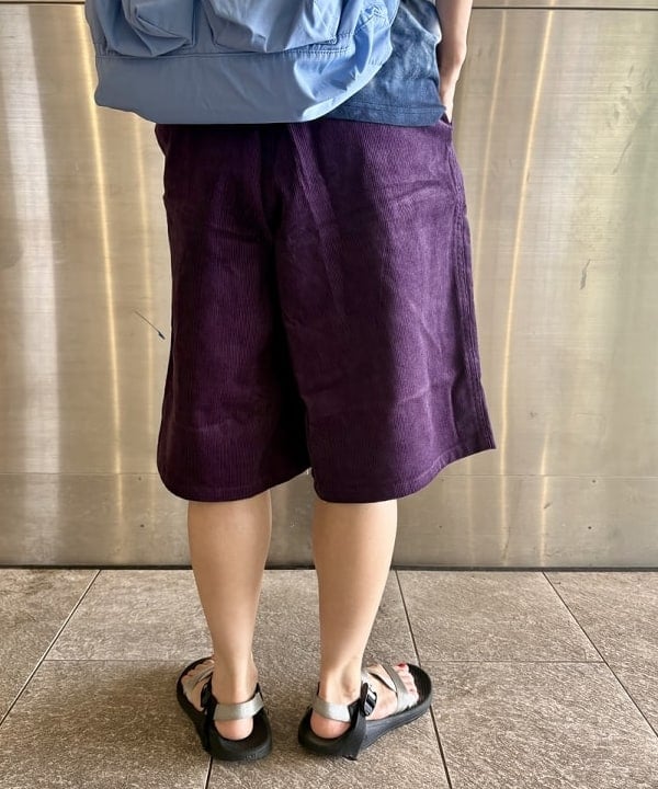 みりさんの「【別注】Gramicci / コーデュロイ ワイド ショートパンツ」を使ったコーディネート