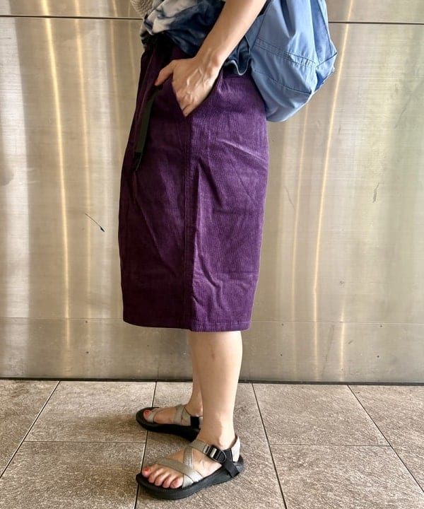 みりさんの「【別注】Gramicci / コーデュロイ ワイド ショートパンツ」を使ったコーディネート