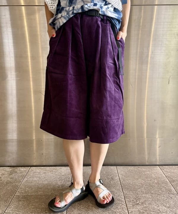 みりさんの「【別注】Gramicci / コーデュロイ ワイド ショートパンツ」を使ったコーディネート