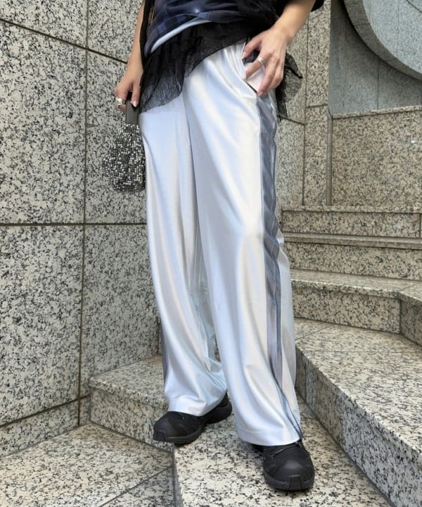 松本 佳菜子さんの「BEAMS WOMEN｜レース フリル ボウタイ ノースリーブ ブラウス」を使ったコーディネート