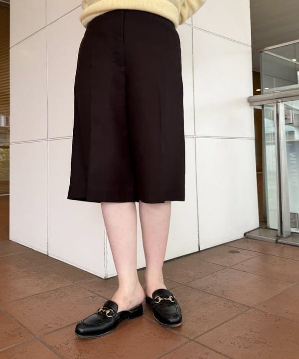 大浦 栞さんの「BEAMS WOMEN｜クリース オーバー ショートパンツ」を使ったコーディネート