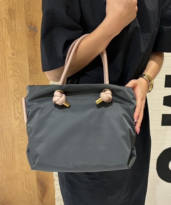 中平 あみさんの「BEAMS WOMEN｜エディター東原妙子 &times; Demi-Luxe BEAMS / ライトウェイト プルオーバー」を使ったコーディネート