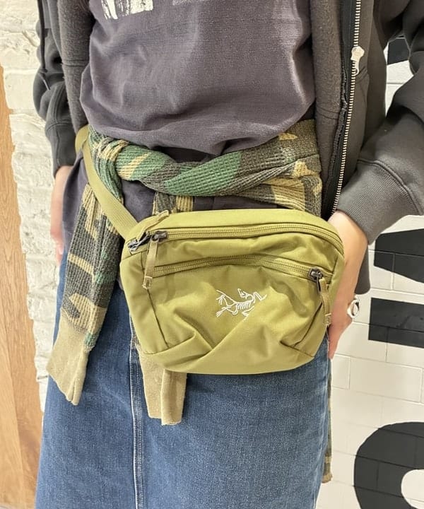 津藤 理佐子さんの「BEAMS WOMEN｜【別注】HEAR MY NAME &times; maturely / プリント ジップ フーディー」を使ったコーディネート