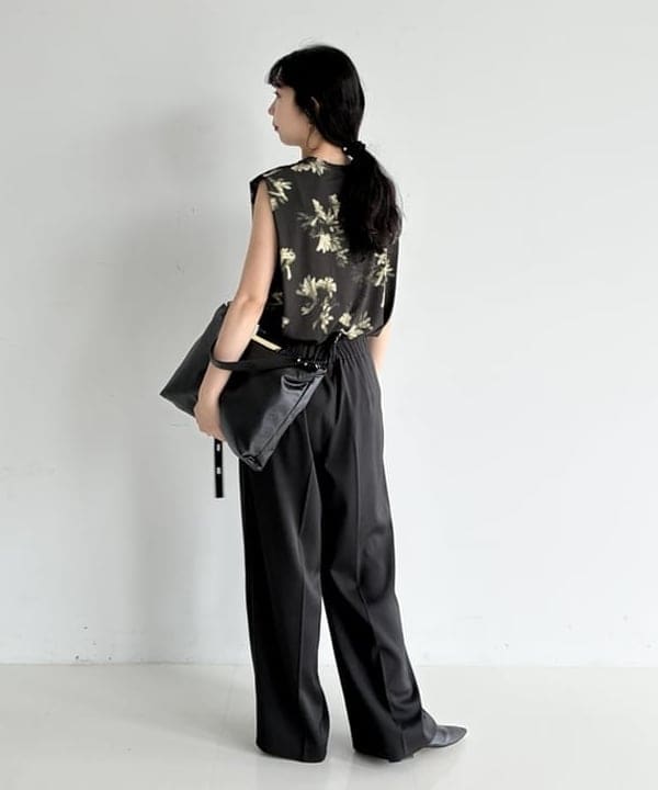 中丸　栞さんの「BEAMS WOMEN｜SOMEWHERE STUDIO / BOARD-WIDE WASH ナイロン バッグ」を使ったコーディネート