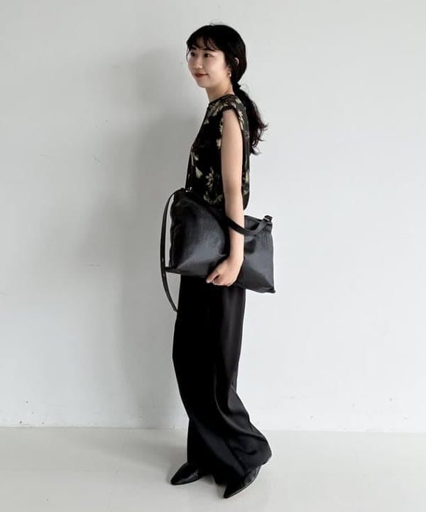 中丸　栞さんの「BEAMS WOMEN｜SOMEWHERE STUDIO / BOARD-WIDE WASH ナイロン バッグ」を使ったコーディネート