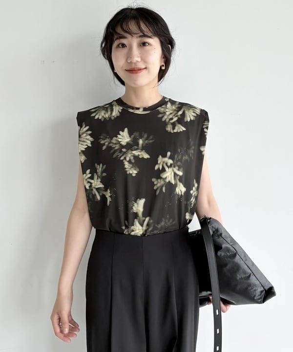 中丸　栞さんの「BEAMS WOMEN｜SOMEWHERE STUDIO / BOARD-WIDE WASH ナイロン バッグ」を使ったコーディネート