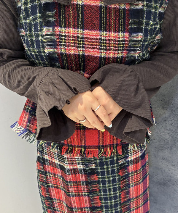モモさんの「BEAMS WOMEN｜リブ フリル ギャザー ロング スリーブ」を使ったコーディネート