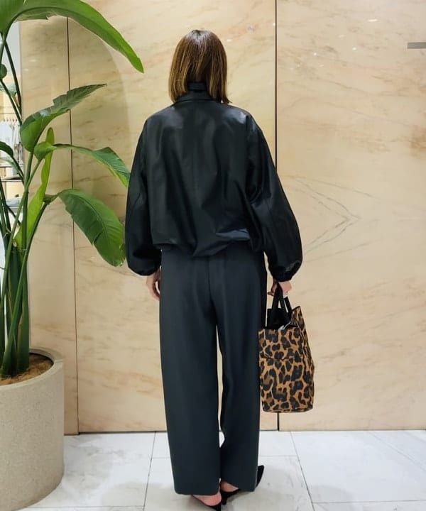 岩沢 珠代さんの「BEAMS WOMEN｜サテン パフ ブルゾン」を使ったコーディネート