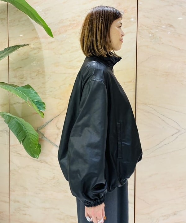 岩沢 珠代さんの「BEAMS WOMEN｜サテン パフ ブルゾン」を使ったコーディネート