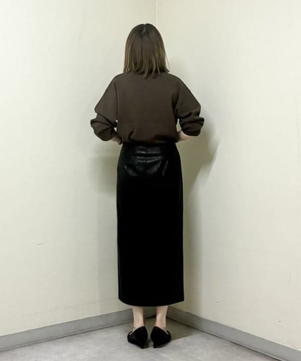 岩沢 珠代さんの「BEAMS WOMEN｜【CLASSY.10月号掲載】AK+1 / フェイクレザー スカート」を使ったコーディネート