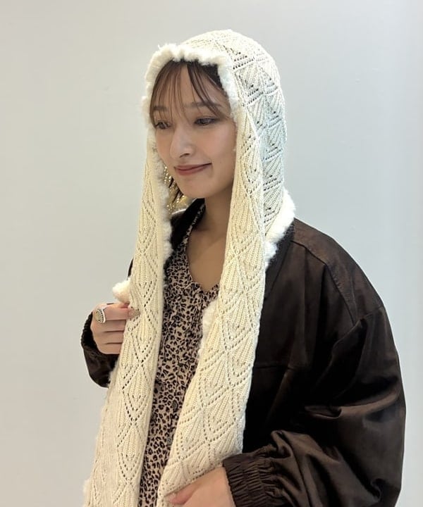 松本 佳菜子さんの「BEAMS WOMEN｜カギ編 フリル グローブ」を使ったコーディネート