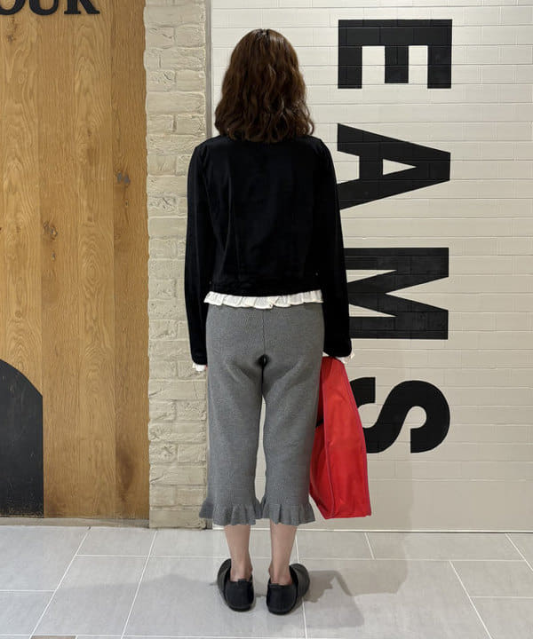 amaさんの「BEAMS WOMEN｜スソ フリル ニット カプリ パンツ」を使ったコーディネート