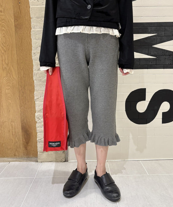 amaさんの「BEAMS WOMEN｜スソ フリル ニット カプリ パンツ」を使ったコーディネート