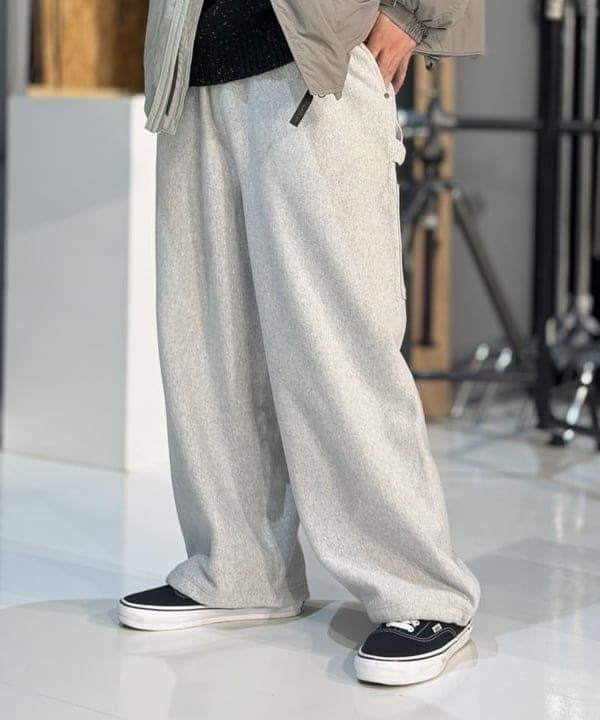 BAKU(東江 漠)さんの「【別注】Champion / リバースウィーブ（R）ワイド ペインターパンツ」を使ったコーディネート