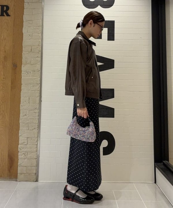 マツミヤさんの「BEAMS WOMEN｜サテン ドット ナロー スカート」を使ったコーディネート