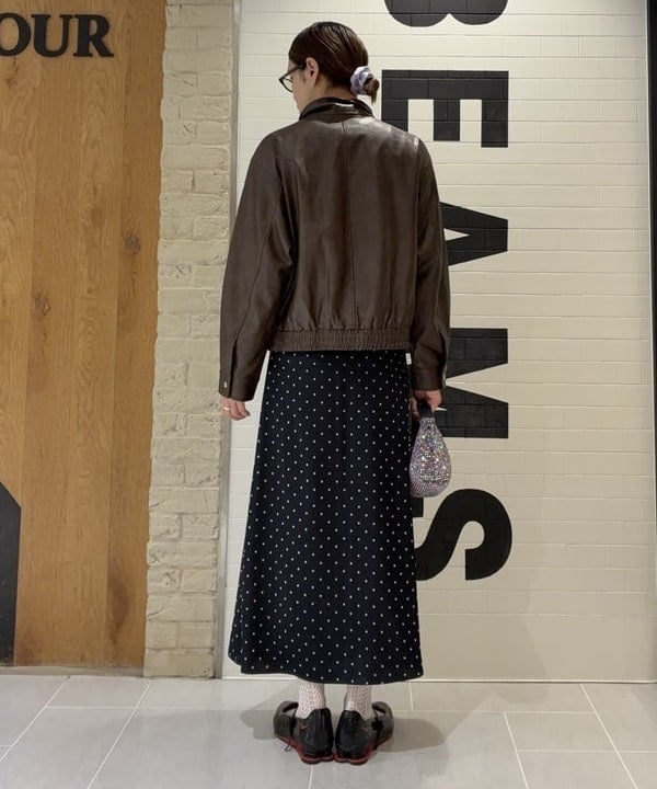 マツミヤさんの「BEAMS WOMEN｜サテン ドット ナロー スカート」を使ったコーディネート