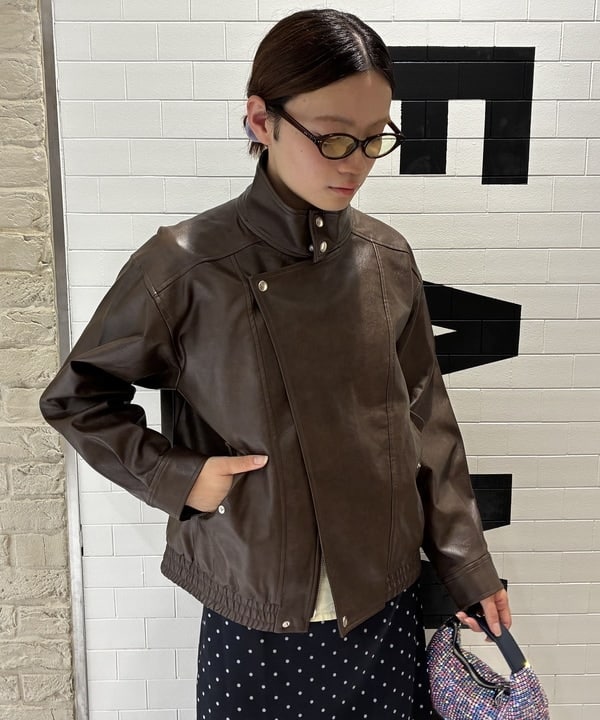 マツミヤさんの「BEAMS WOMEN｜サテン ドット ナロー スカート」を使ったコーディネート